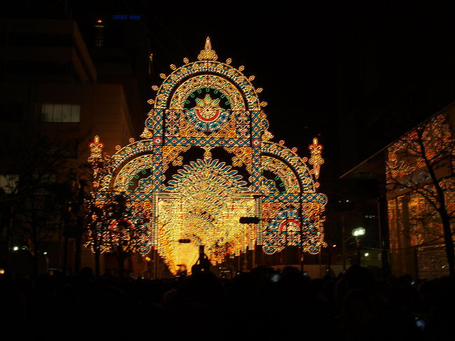 大混雑のルミナリエ<br />ここにくるまで90分待ち