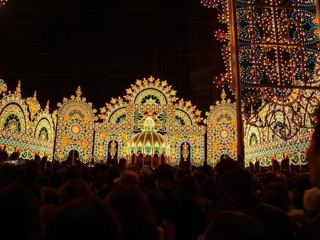 ルミナリエのフィナーレ<br />この近くに出店がたくさんでてました