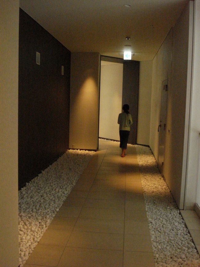 廊下を歩いていくと奥にあります。