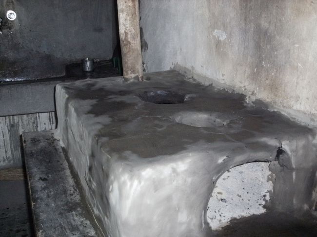 <br />　今でも現役のカマド・・