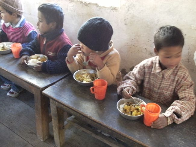 <br />　配膳が始まった・・