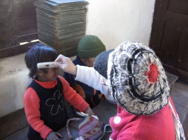 <br />　タカちゃんが子どもの髪の毛を櫛でといでやる・・<br /><br />　タカちゃんが得意のハモニカを吹いてやると子どもたちが喜んでいたのが印象的だった・・