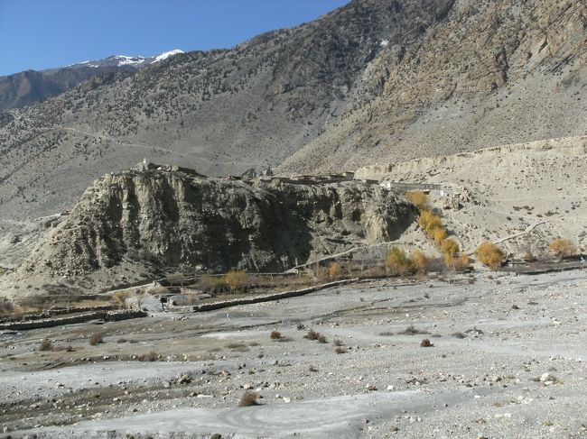 <br />　高台にあるシャン村・SYANG　だ・・・