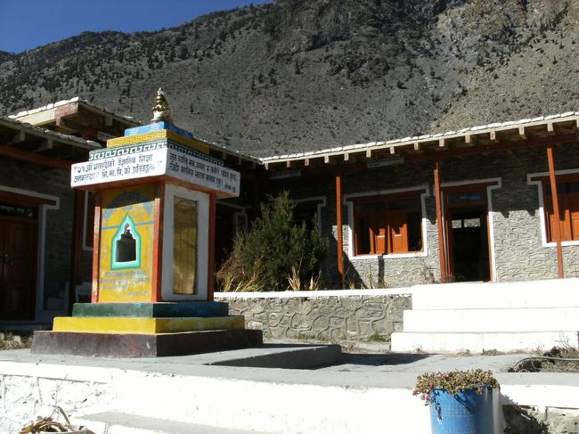 <br />　校舎中庭<br /><br />　ただいま授業中・・