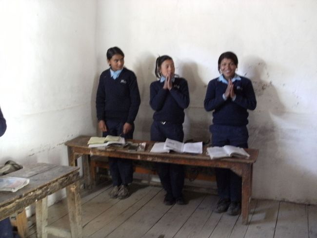 <br />　ちゃんと起立して挨拶してくれた。<br /><br />　もちろん”ナマステ”だ・・