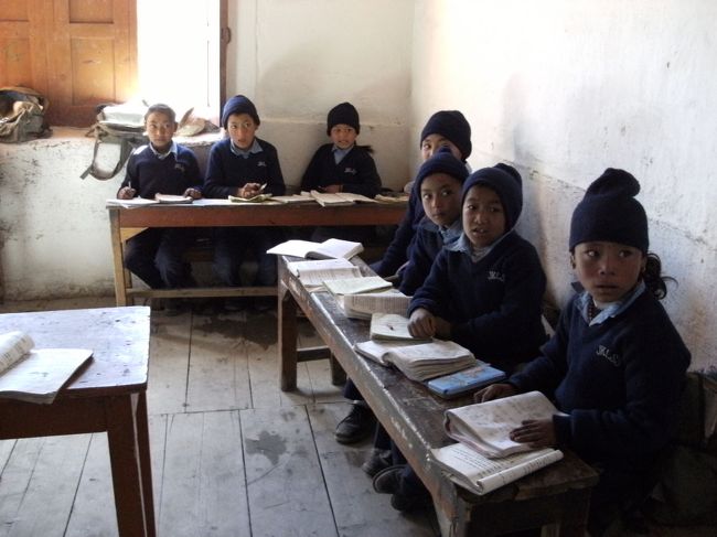 <br />　どの子も真面目でよい表情だ・・・<br /><br />　ノートの文字もしっかりしている。いじめや不登校はないという。学校で学べることがどれほど幸せなのか知っている。<br /><br />　ＭＤＳＡは単に学校を建ててやるだけでなく、学校に来れない子どもを定着させることの必要性を常に考えているのです。<br /><br />　<br />　