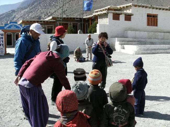 <br />　タカちゃん得意のハモニカは幼児にうける・・