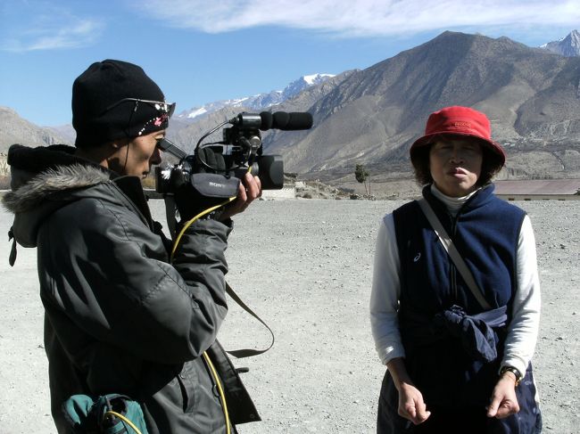 <br />　取材のインタビューに応えるイノちゃん・・