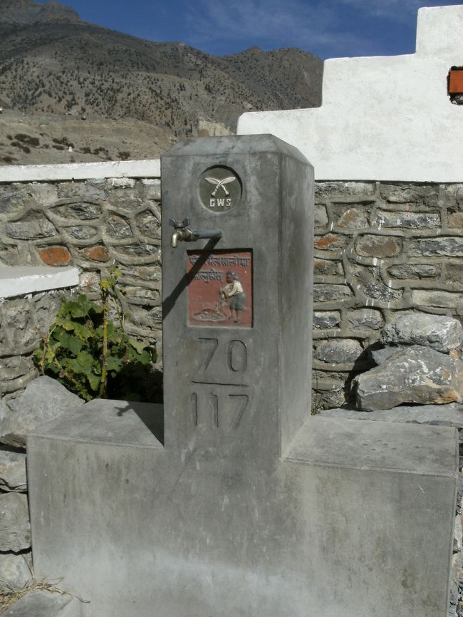 <br />　校舎中庭で見た水道の蛇口・・<br /><br />　生活するうえで”水”がどれほど大切なものか、改めて認識する。