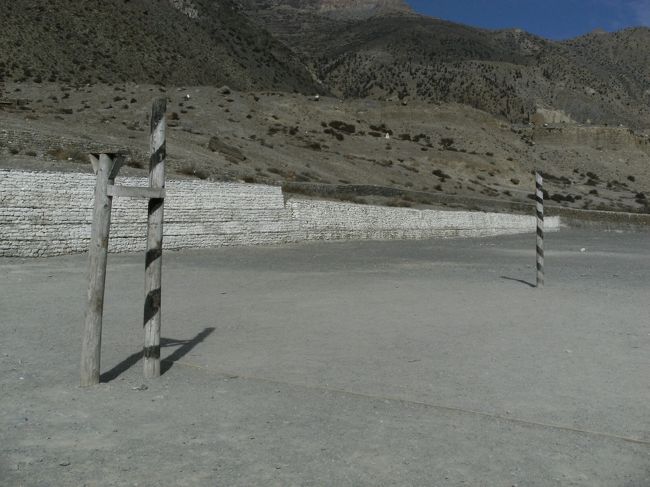 <br />　これが何かおわかりか？<br /><br />　バレーボールのネット支柱です。木製だった・・