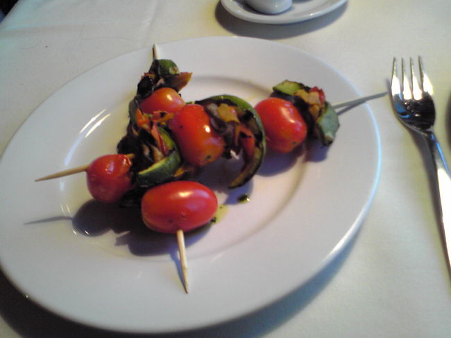 １年でこの町がいちばん混む時ではないかと思うので（年末年始）なにもかも値は高く、人は多く。<br /><br />食事はスーパーで買ったものですませたりもしましたが、<br />レストランも、需要過多で、混んでいることが多く、<br />ちゃんと食べたい！と思ってもなかなか入れず・・・やっと入ったお店で。<br />