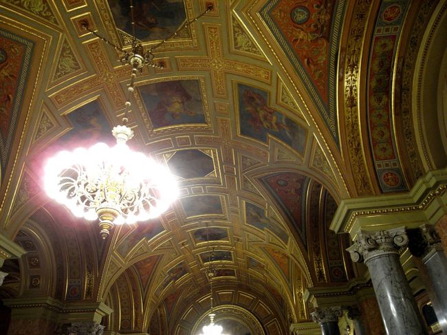 こちらもロビー<br />ここもキンキラ