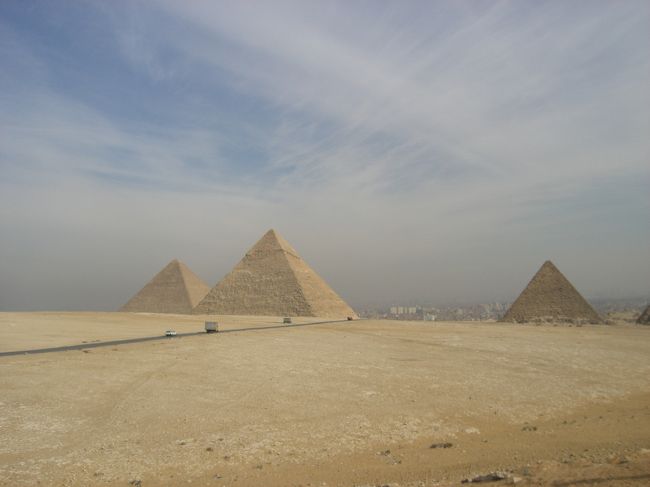 砂漠の向こうはすぐ市街地です。<br />変な感じ〜。