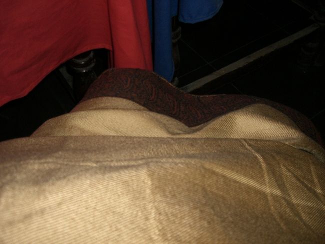 キャメルのストールを買いました。エジプトといえども、冬の朝・晩は寒い。日本できていたジャケットも着ていました。