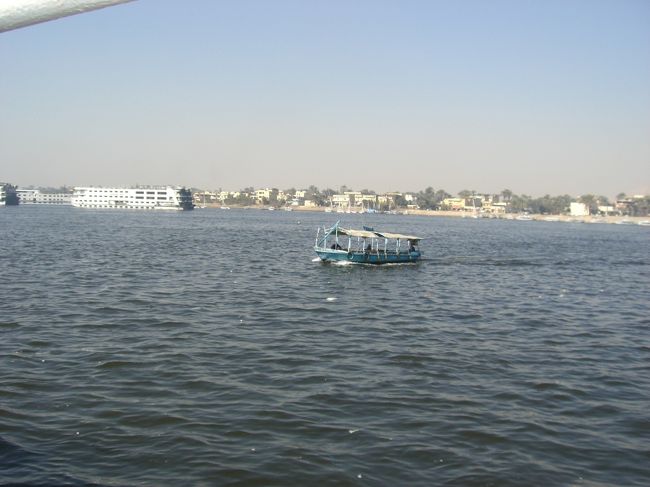 きょうは、フェリーに乗って、宿で働いている子のおうちにお邪魔することになりました！エジプトの家庭を見れるなんて楽しみです！