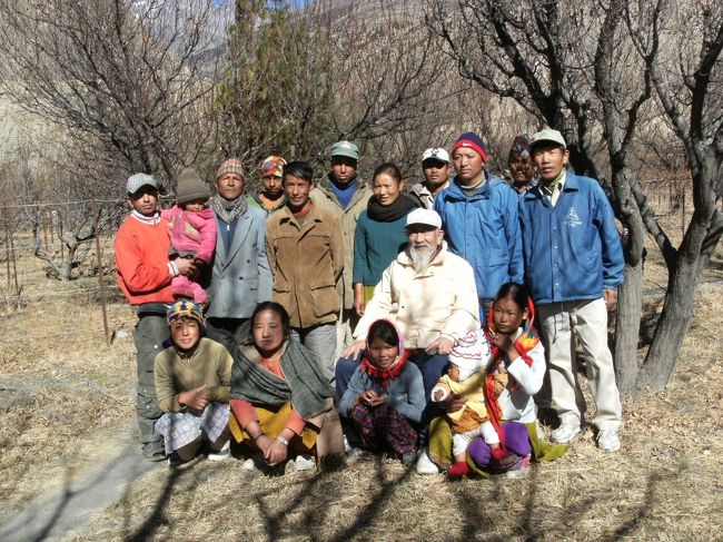 <br />　シャンの農園スタッフたちと・・・<br /><br />　シャンの農園は、リンゴ・各種野菜・ぶどう・牛乳・しいたけ栽培など多彩である。<br /><br />　