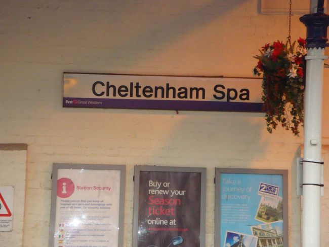 翌日、チェルトナムスパ駅からグロスター駅へ。