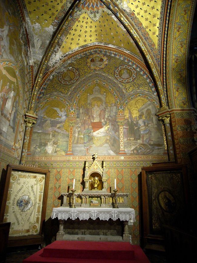 壁一面に壁画が！！