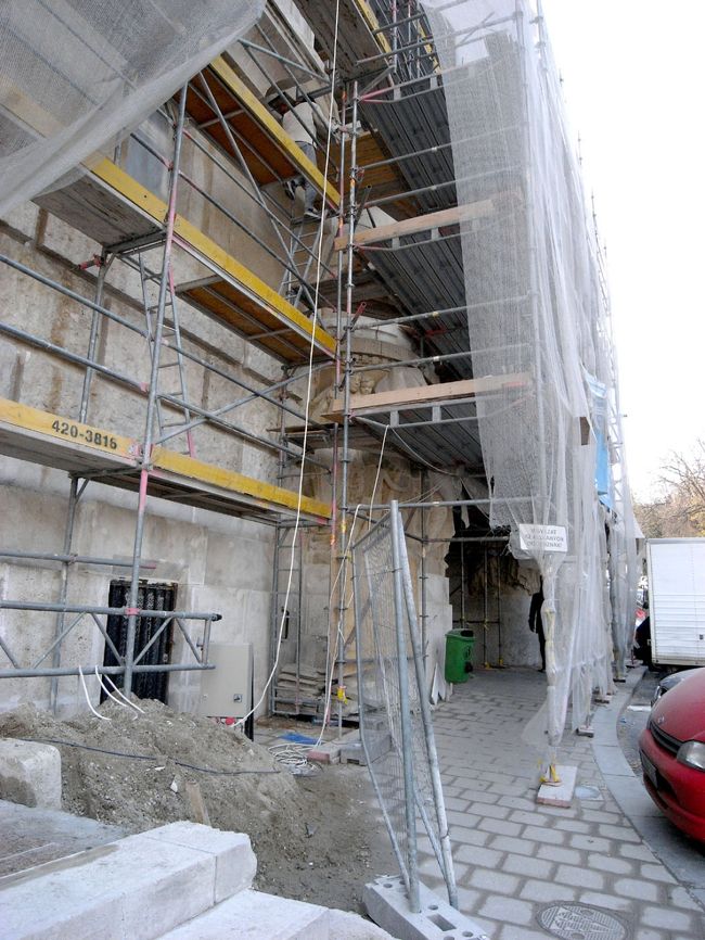 温泉の入口<br />工事中です。