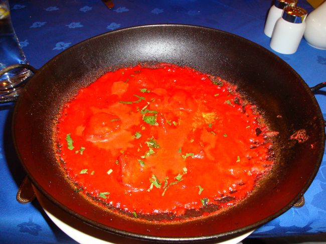この日の夕食はチェルトナムのインド料理屋へ。バルティというイギリス生まれのインド料理を食べました。イギリスで食べた中で一番美味しかったです。フラッシュのせいで辛く見えますが、全く辛くありません。赤はトマトの赤です。