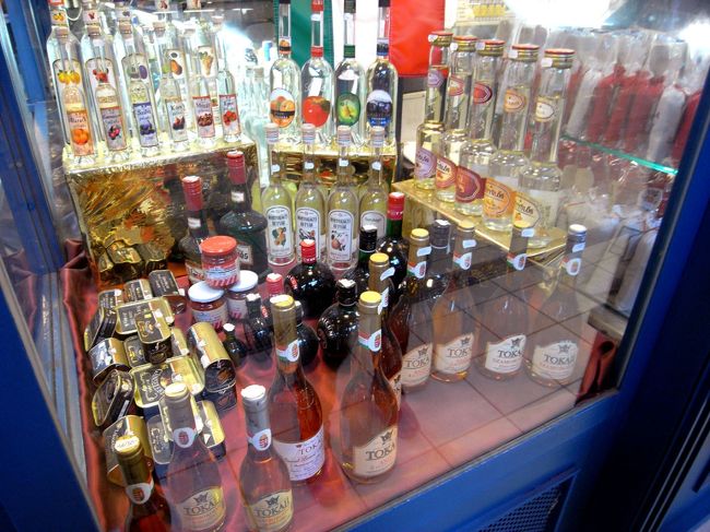 トカイワインがありました。<br />トカイワインは貴腐ぶどうで作られるとってもあま〜いワインです。