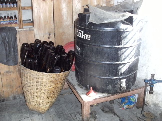 <br />　最後に一本ずつ瓶詰めされる・・