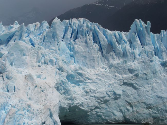 踊るような氷河のすがた。