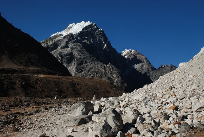 もと来たコースを戻ります。<br />思い出を後にして。<br />振り返りながら。