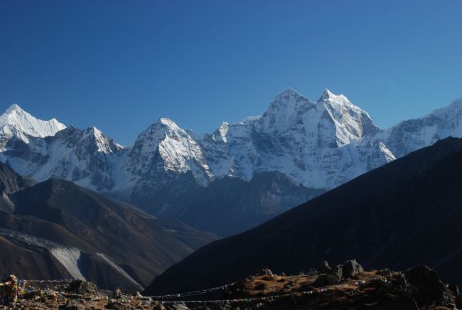方向によって山の姿が変わります。<br />ヒマラヤ風景。