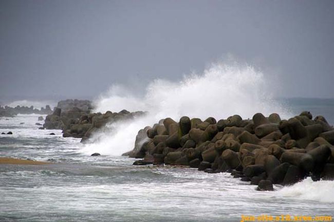 荒れ狂う日本海in富山
