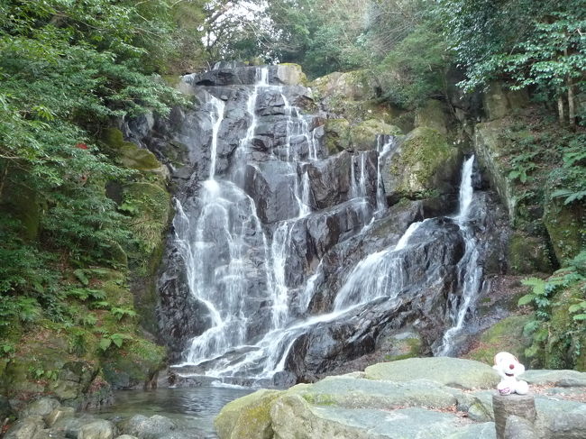 白糸の滝 糸島市の山中にひっそりと『白糸の滝』◇2008最後の旅行は九州の滝