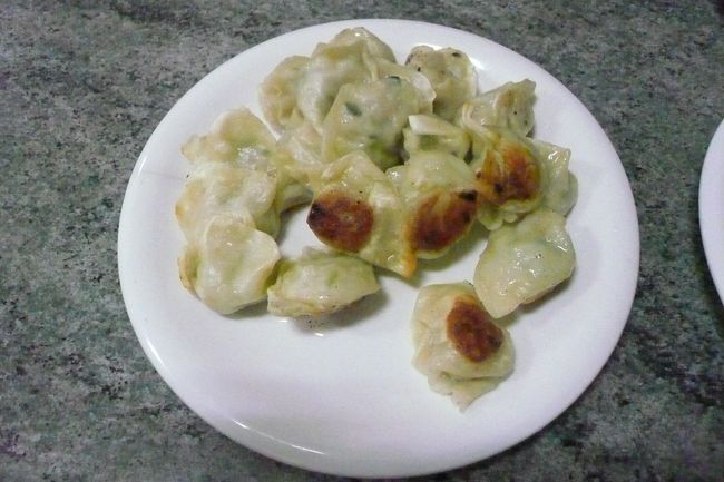 雲龍亭のちび餃子。<br />香ばしいです。