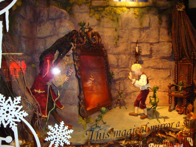 フォトナム＆メイソンのショーウィンドー（？商品じゃないけど）にあったディスプレイ。これもクリスマスシーズンならではかな？