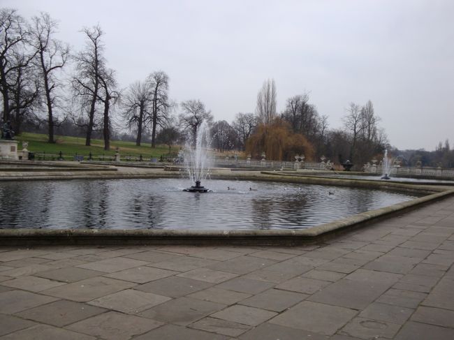 2009年元旦。この日ブリュッセルに移動の予定ですが、飛行機が14時のため朝はハイド・パークを散策。