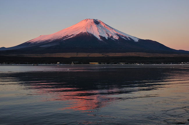 6時53分撮影。湖面がかなり揺れていて残念ながら逆さ富士とならなかった。