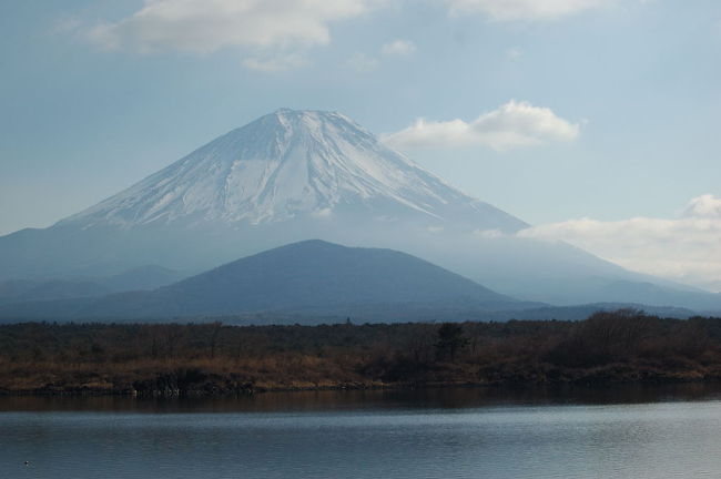 12時38分に撮影した精進湖から見た富士山。大分雲が出てきた。