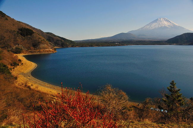 本栖湖中之倉トンネル付近から見た富士山。13時2分撮影。