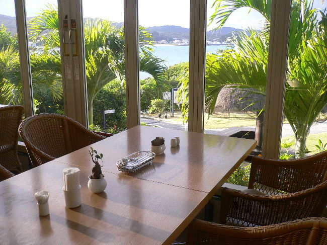 最終日はアクアベルで朝食をとりました。<br /><br />テラス席をリクエストしました。<br /><br />ここからは海、プールが見えてとっても<br />いい感じ♪