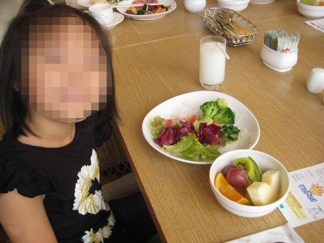 「アクアベル」で朝食を♪<br /><br />大好きなお野菜＆フルーツをチョイスする、<br />ヘルシー長女姫☆