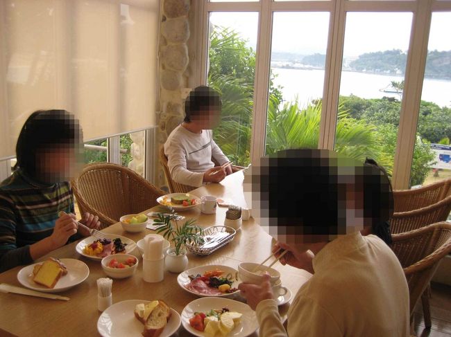 ビーチビューなテラス席。<br /><br />こんな素敵な朝食をいただけるなんて、セレブちっくだわ〜♪<br /><br />空いたプレートをこまめにさげてくれたスタッフに<br />長女姫ったら、おませに一目惚れしていたっけ*^^*