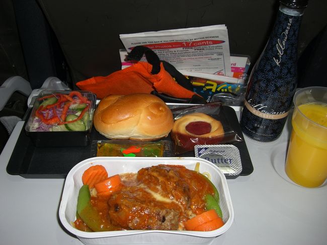 関西空港発ジェットスターで旅立ちました。<br />食事の味は…忘れました。