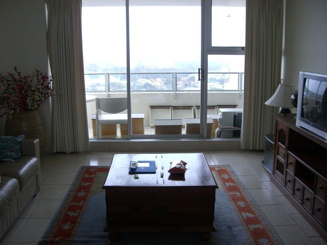 従姉妹がコンドミニアムを予約してくれました。<br />サーファーズにあるWaterWayってところです。<br />17階だったかな？<br />眺めサイコーでした。