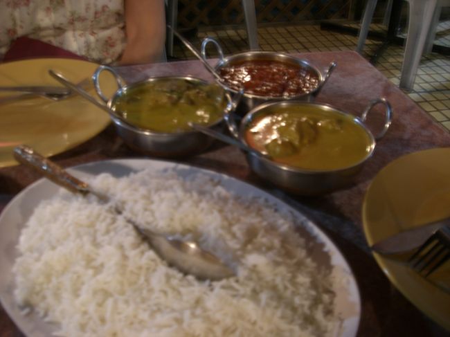宿の近くまで戻ってきて、従姉妹行きつけのタイカレーを夕食に食べました。<br />辛くて美味しかった。<br />食事はまったくハズレなしです。