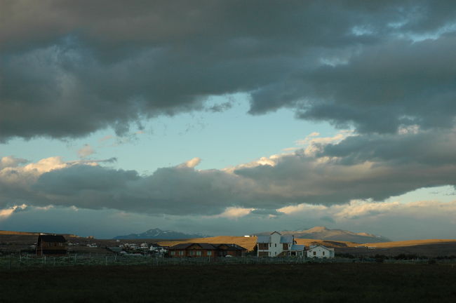 見上げると流れる雲、まさにパタゴニアの大地にいる実感。