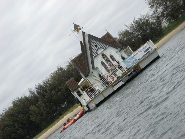 前日に行ったシーワールド近くまで行きました。<br />途中水の上の教会まで見ることができました。<br />