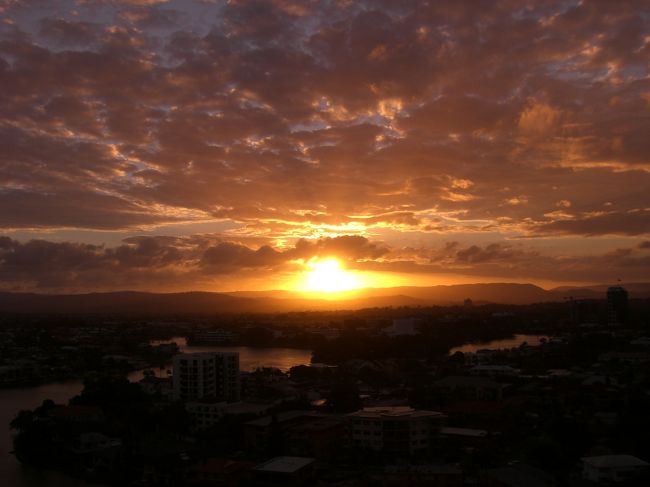 観光後Ｑ１でランチを食べ、<br />宿で一息ついて夕焼けなんぞ眺めたあとは…