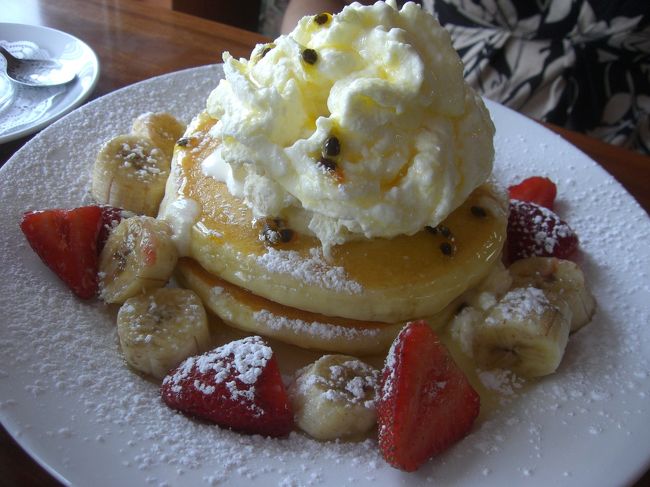 明日の10時台の飛行機で帰るため今日は買い物Dayです。<br />ゆっくり目に宿を出てランチは初日に前を通って気になっていたパンケーキやさん。<br />従姉妹はパッションフルーツのパンケーキ。