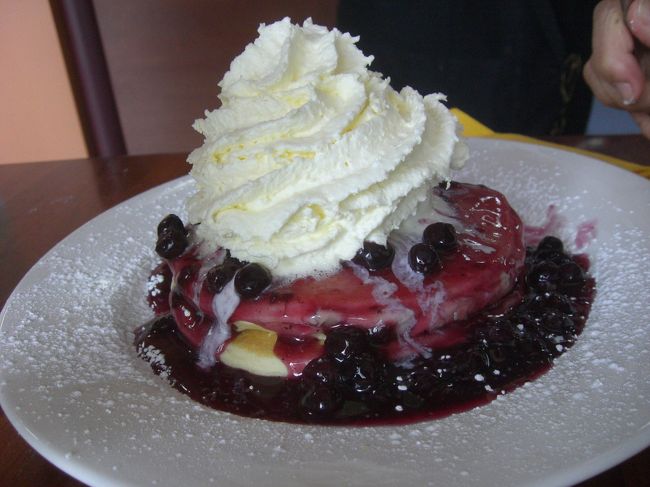 おばはブルーベリー。<br />ホイップうねうねでおいしそう。