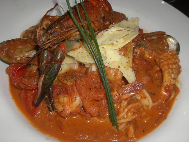 従姉妹の頼んだものはオーダーと違っていたのですが<br />込んでいて料理が出てくるまでだいぶ待ったしもう待つのはしんどかったのでそのまま食べてました。<br />これはシーフードのパスタだったと思います。