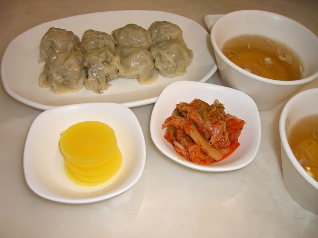 【ＣＯＥＸ】<br />映画まで大分時間があるので、夕食を食べに入った。<br /><br />マンドゥ<br />やっぱり、マンドゥは『明洞餃子』が美味しいんだけど、いつもとは違う味も楽しもう！